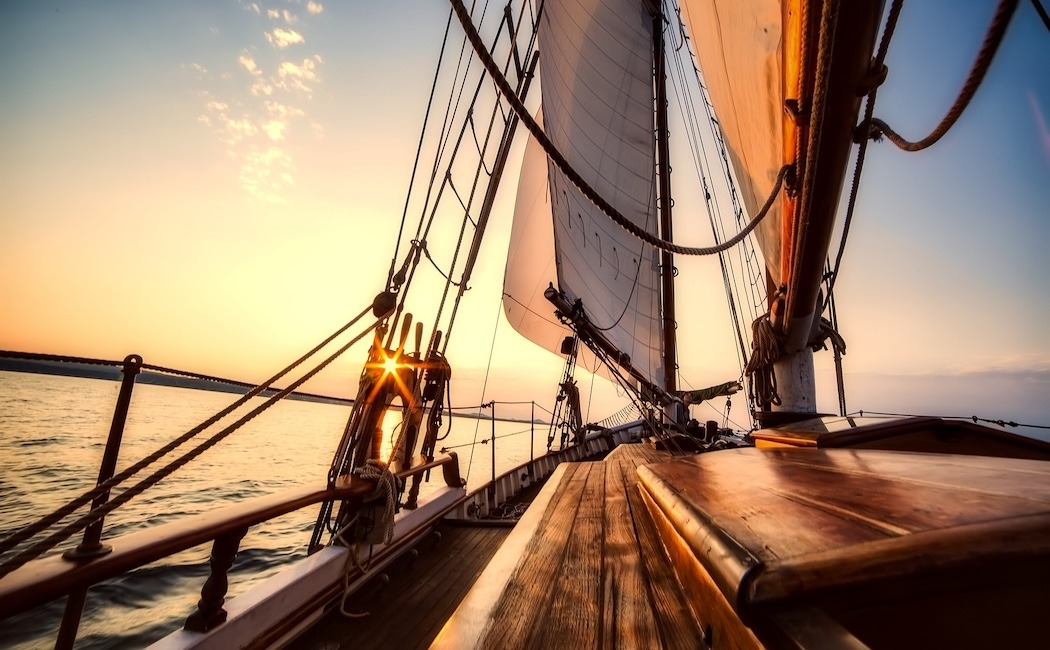 sailing-1050×650